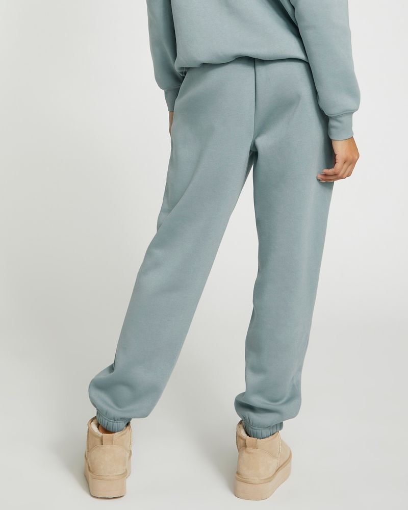 L---Pale-Green