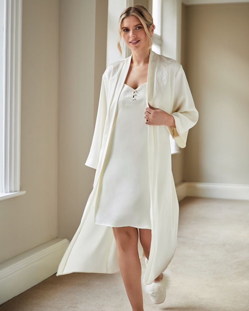1642202_ivory_1.jpg