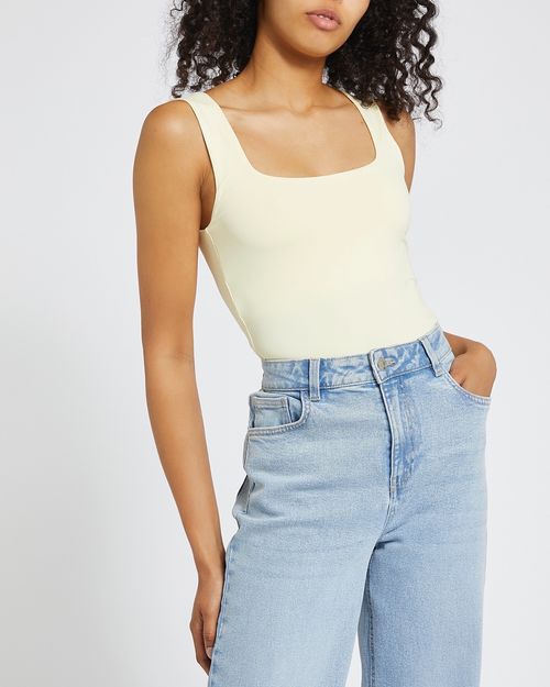 Scoop Neck Polyamide Fitted Stretch Vest