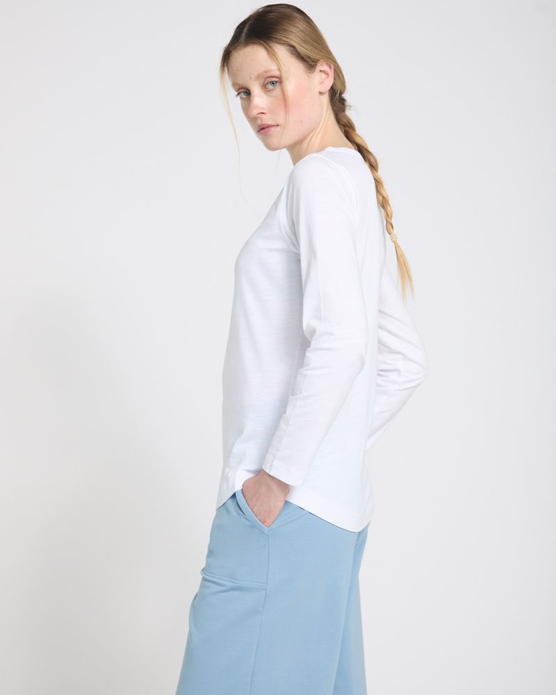 XS---White