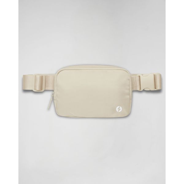 Powercut Crossbody Cream Belt Bag