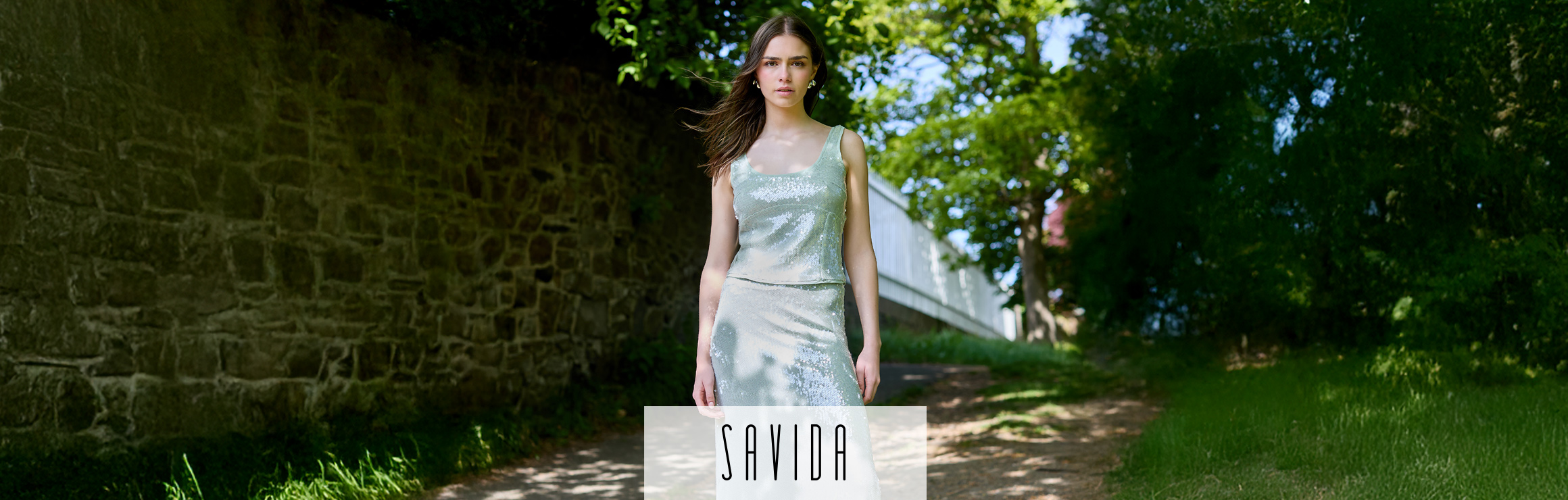 Featured Savida sleeveless neutral suit – summer flattering styles